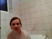 Клитор ласкаем в ванной