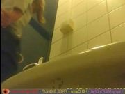 Порно скрытые камеры в туалетах