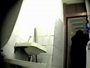 В туалете скрытой камерой